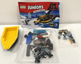 Lego Juniors Batman 10737 Batman vs. Mr. Freeze - sealed bags & manual - no box