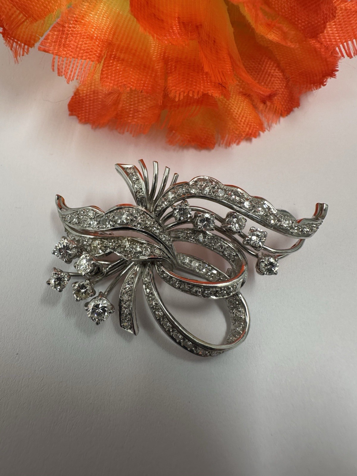 Outstanding 2.60ct 18ct Diamond Abstract Brooch. White Gold