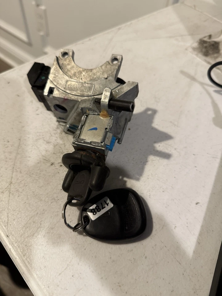 2002-2009 Trailblazer Envoy Rainier Ignition Switch Cylinder Housing OEM26070075 - Image 2 of 4