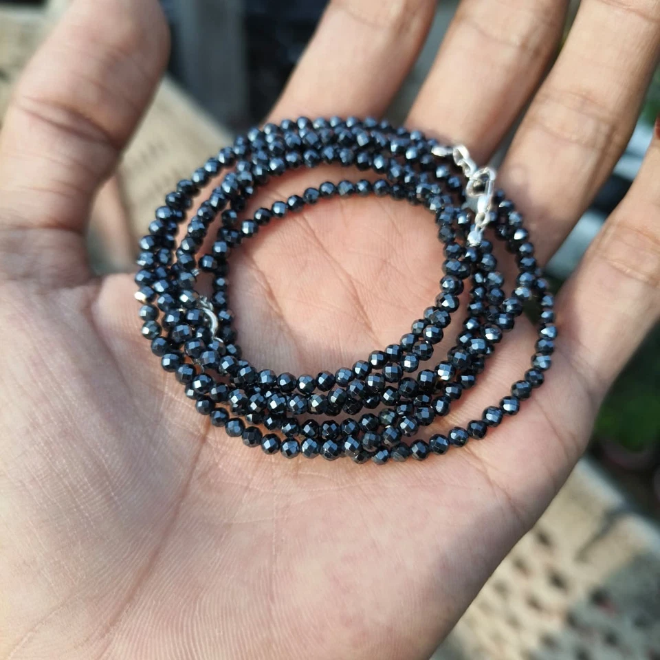 Collar de cuentas de rondelle facetadas de espinela negra natural AAA de 3 mm Foto 4 de 4