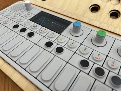 Teenage Engineering TE OP-1 Synthesizer, Drumcomputer, Groovebox mit Holz-Case