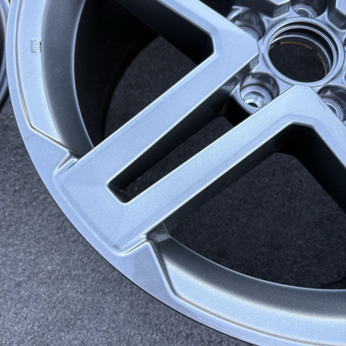 SINGLE 18 INCH WHEEL/RIM NISSAN Z FRONT 2023-2025 GENUINE GRAY