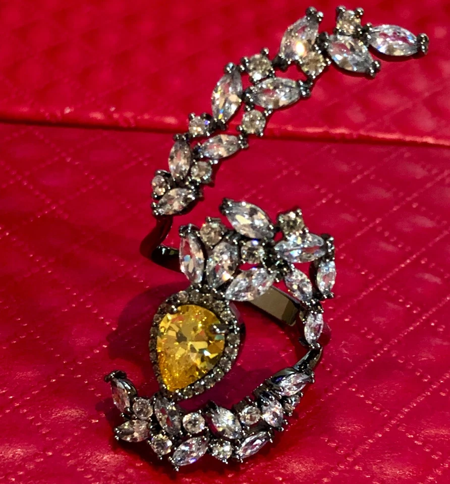 Длинное указательное кольцо маркизы с желтым сапфиром с лабораторным покрытием из черного родия 18 карат - Изображение 2 из 4