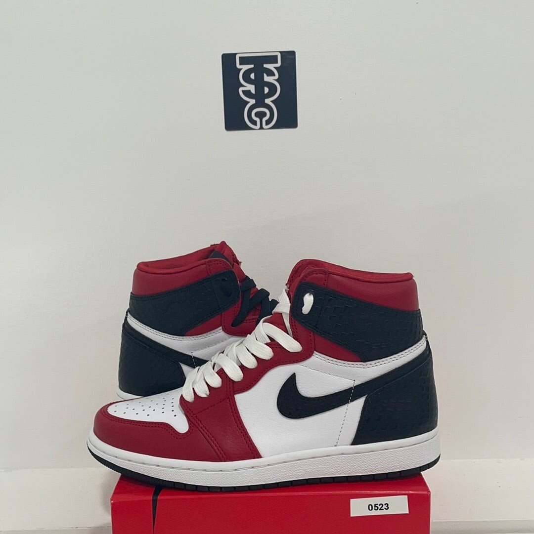 Retro Jordan 1 Satin Snakeskin Size 7 Women display picture 3