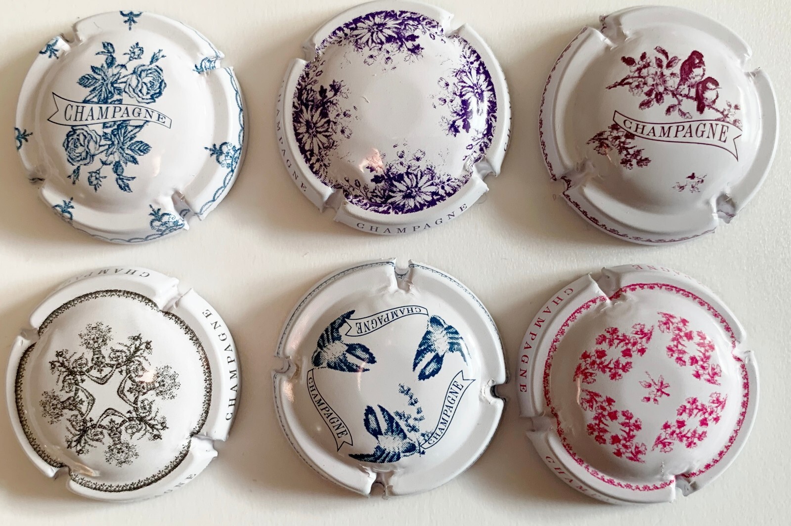 NEWS Série de 6 Capsules de champagne Générique (collection porcelaine