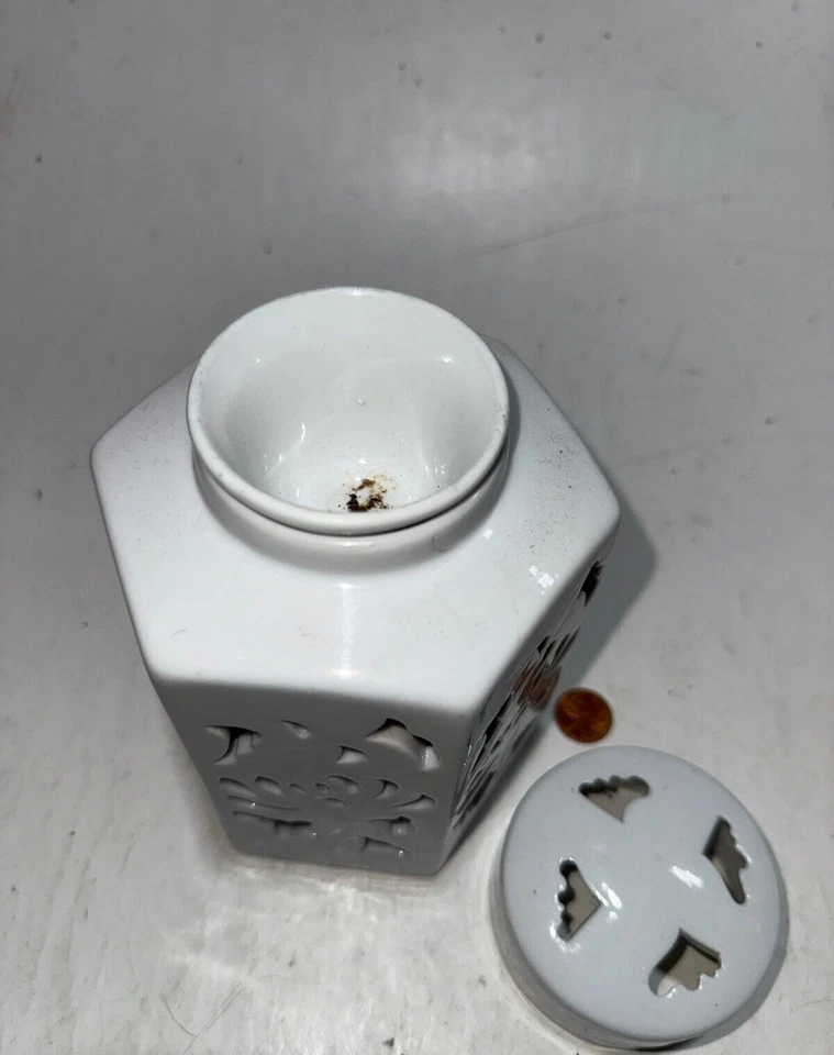 Восковая горелка с крышкой с белым вырезом дизайн фарфор 6,5 дюйма высота - Изображение 4 из 4