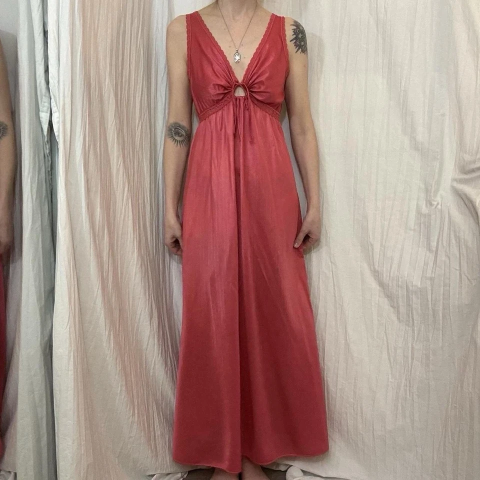 Coral Pink Maxi Nightgown With Keyhole Toe Front Vintage 70s Miss Elaine Size M - Image 3 of 4
