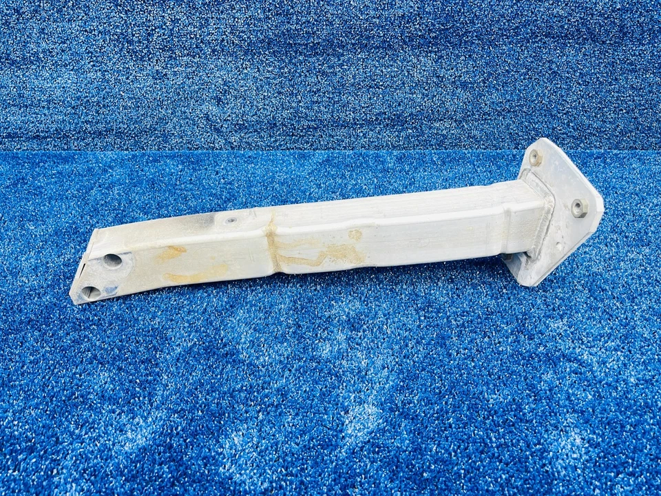 2015–2017 Chrysler 200 Front Right Bumper Reinforcement Bracket OEM 68172164AA - Image 4 of 4