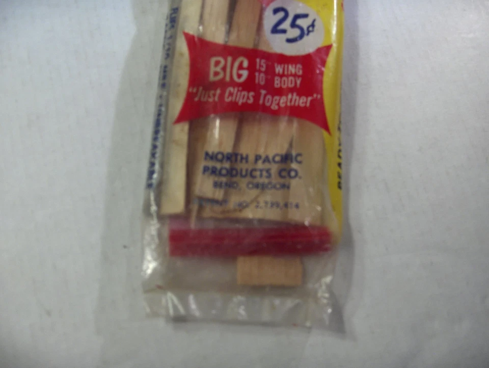 Vintage North Pacific Sleek Streek rubber powered plane in package - Image 4 of 4