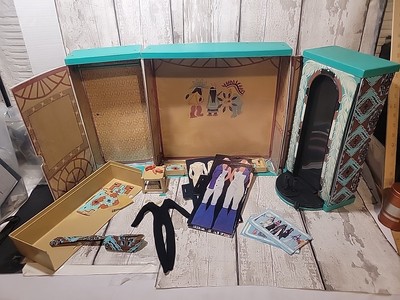 MEGO Chers Dressing Room Play-set 1976 VINTAGE No Doll Has Cardboard Outfits Etc