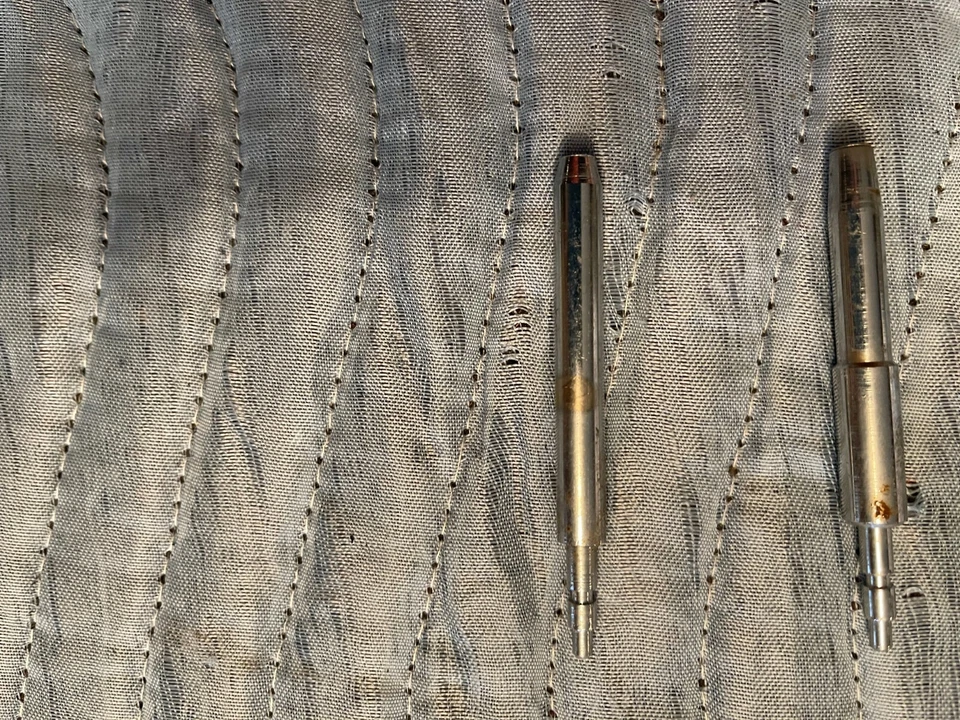 Dodge Charger 1969 parasol montaje perno varilla soporte conjunto par B-body fotos de stock Foto 2 de 4