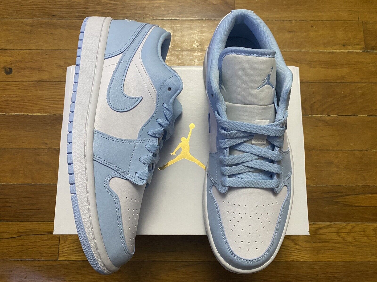 amerikansk dollar publikum papir 🔥Size 10W/8.5M, 11W/9.5M, 12W/10.5M - Jordan 1 Low Sky Blue/White Clean  (W) | eBay