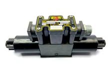 NEW PARKER D1VW001CNJCM 82 HYDRAULIC VALVE (#1)