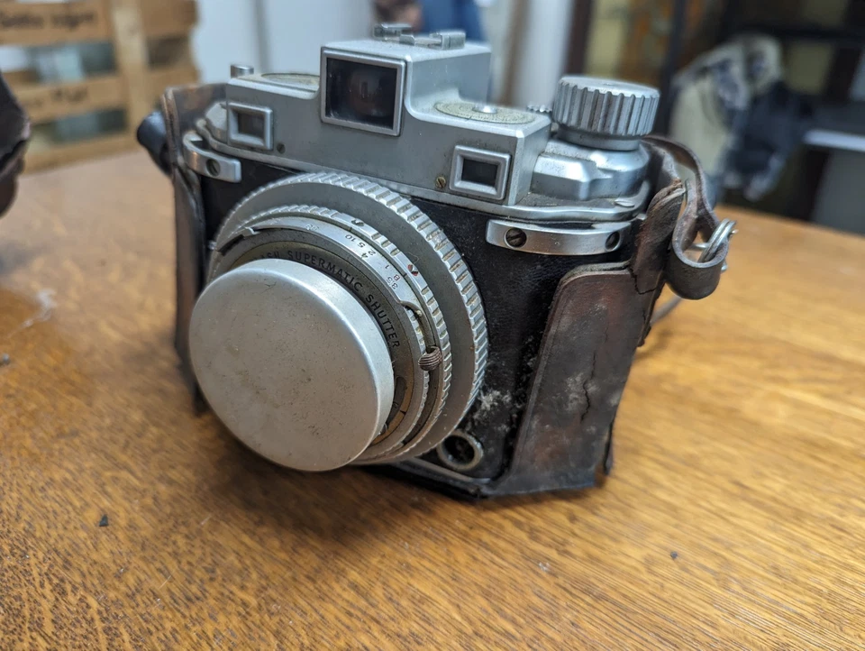 Cámara KODAK Medalist II. Estado desconocido. Parece estar en buen estado. Foto 2 de 4