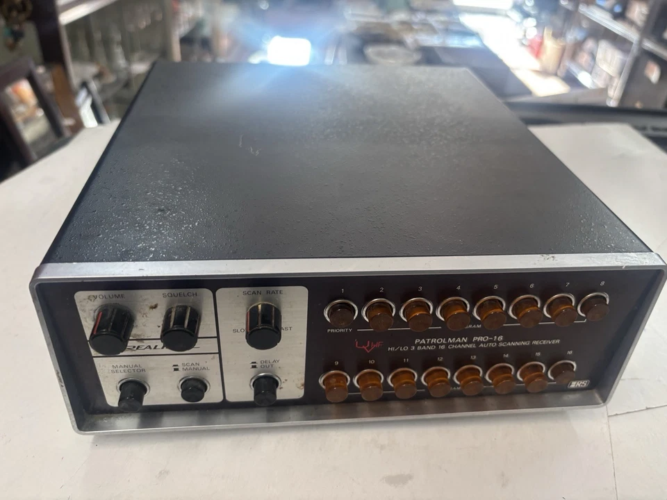 Vintage Realistic Pro-16A UHF / VHF 3 Band Hi-Lo Scanner  TESTED WORKS - Image 4 of 4