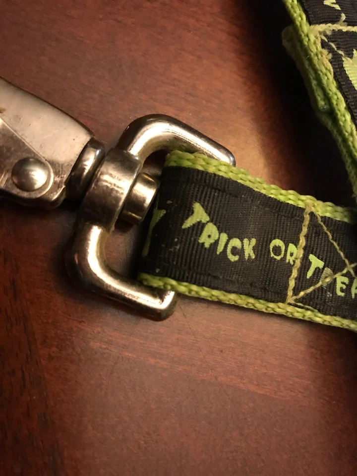 Correa para perro Old Navy negra y verde Ghost brilla en la oscuridad, perros medianos o grandes Foto 4 de 4