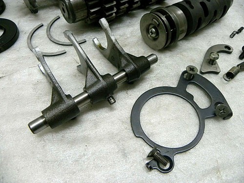 Suzuki GS550 GS 550 E Transmisión Engranajes Contraeje Principal Cambio Horquilla Tambor #92 - Imagen 5 de 5