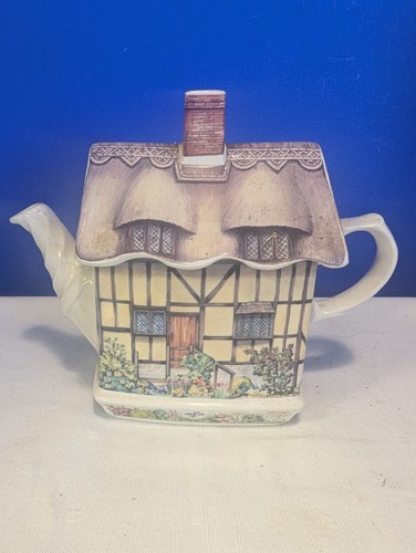 Vintage Past Times Anne Hathaway's Cottage Teapot