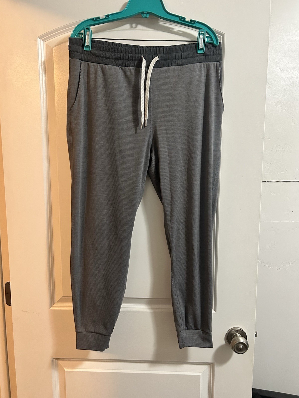 Vuori womens large gray joggers performance lounge pants-image