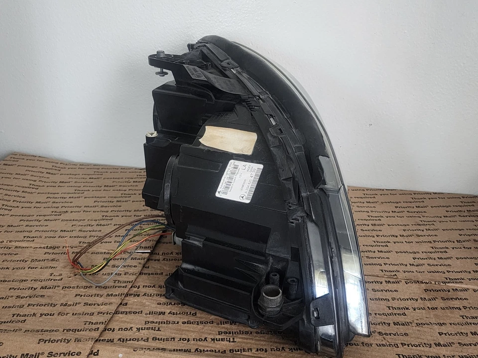 2012-2015 Mercedes-Benz W204 C250 C300 C350 C63 Left Xenon Headlight A2048204739 - Image 4 of 4