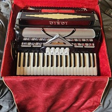 Vintage IORIO PIANO ACCORDION ALL ORIGIONAL PERFECT, STRAP, CASE.COMPLETE.