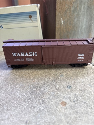 Caja de madera Walthers 932-2228 Wabash 40' DS con extremos de madera construidos con Kadees | Condition: Used