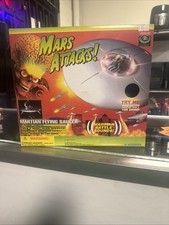 Mars Attacks ! 1996 Martian Flying Saucer Trendmasters sealed box Nip