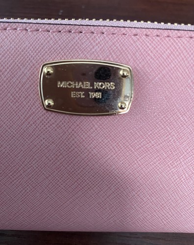 Michael Kors Light Pink Leather Wallet With Gold Hardware - Picture 2 of 4