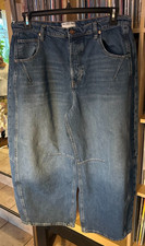 Free People We The Free plain medium wash barrel leg jeans sz 33