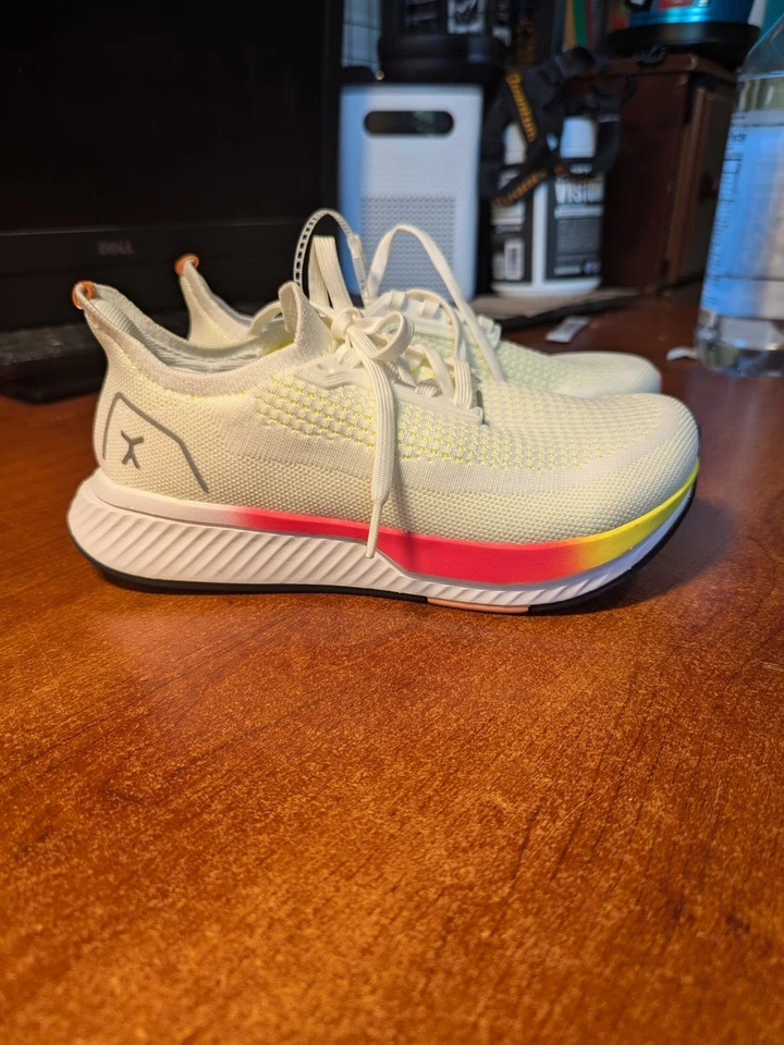 Zapatos para correr Flux Adapt (talla 6,5 de EE. UU.) Foto 2 de 4