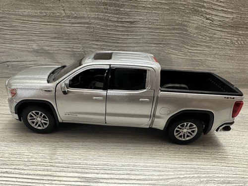 Motor Max 1/27 Scale 79361 - 2019 Ford GMC Sierra 1500 SLT Crew Cab - Silver Toy - Picture 7 of 24