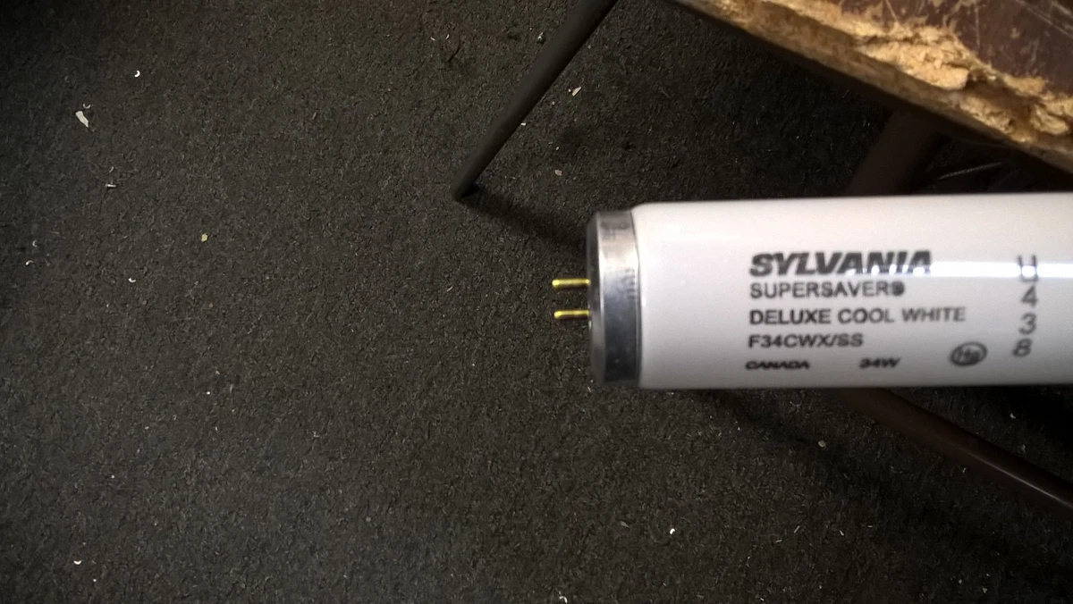 Sylvania Supersaver F34CWX SS Straight T12 Fluorescent Tube Light Bulb 34W