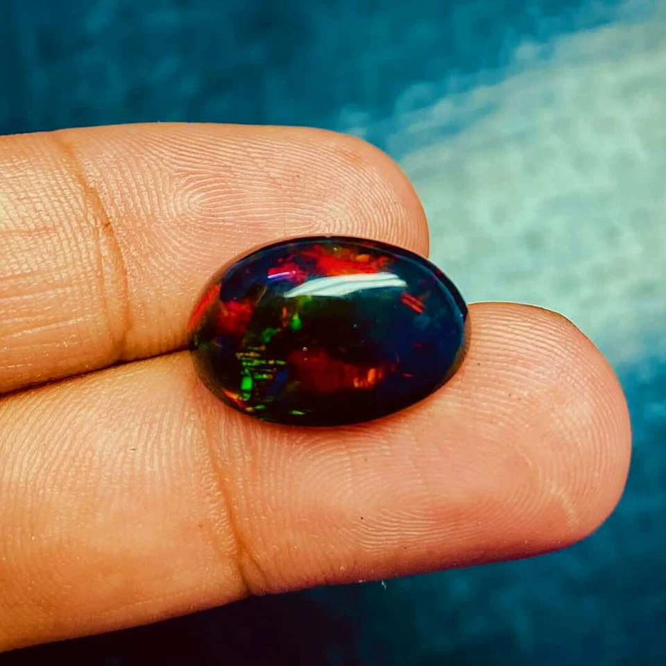 Opala de fogo preto natural formato oval cabochão pedra preciosa solta 5,5 ct 14X10 Rz-304 - Imagem 2 de 4