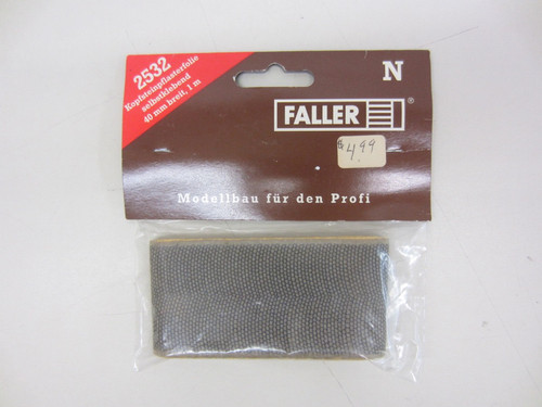 Faller 2532 selbstklebend gerade 40 mm x 1 m Kopfsteinpflasterstraße | Zustand: Used