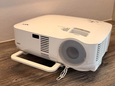 NEC VT48 Beamer Top Zustand, nur 384 Lampenstunden! Inkl. Tasche & Zubehör