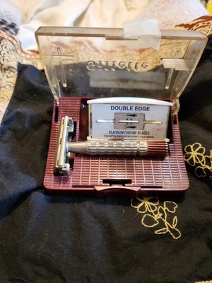 Vtg Gillette Red Tip Super Speed Safety Razor With Case & Some Razors. U.S.A.