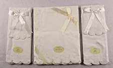 New Boutique Set of Receiving Baby Blanket 27X29 Drooler Burp Pads White w/ Dots