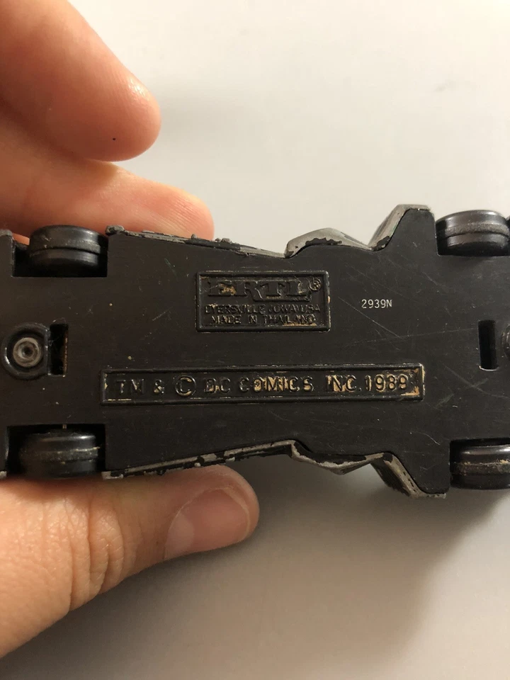 Coche Batman vintage 1989 ERTL BATMOBILE DC Comics + 4 piezas 5 en total como está BD1 Foto 4 de 4