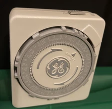 GE Indoor plug-in Basic Weekly Daily ￼Timer 24-Hour Programmable E149422 50266