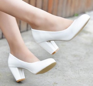 round toe wedding shoes