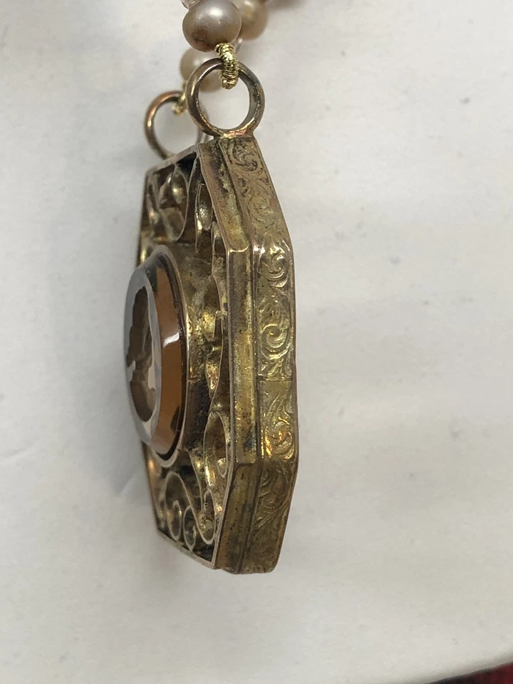 Extasia Portia Cameo Necklace Intaglio Taupe Glass Brass Pendant Pearl Crystal - Изображение 4 из 4