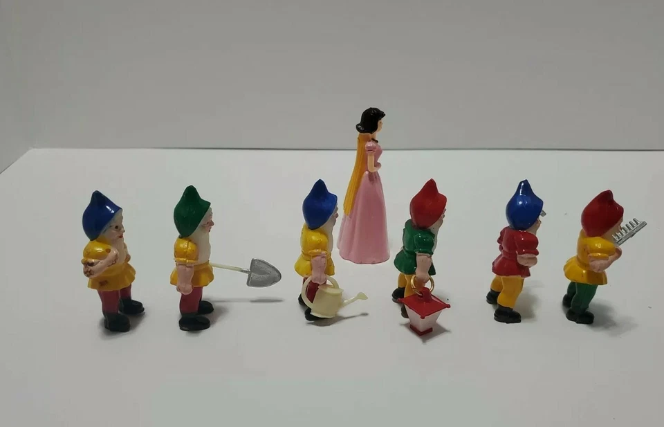 Toppers de cupcakes miniatura vintage de Blancanieves y 6 enanos elfos de Disney Foto 3 de 4