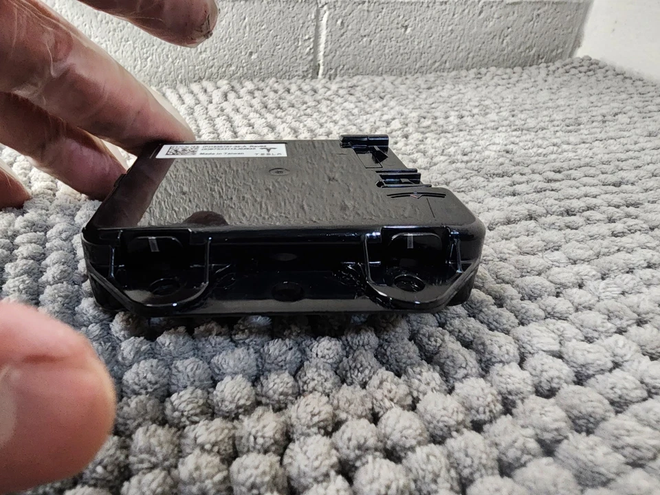 2020-2024 TESLA MODEL Y CENTER CONSOLE USB HUB CHARGER CONTROL MODULE UNIT - Image 2 of 4