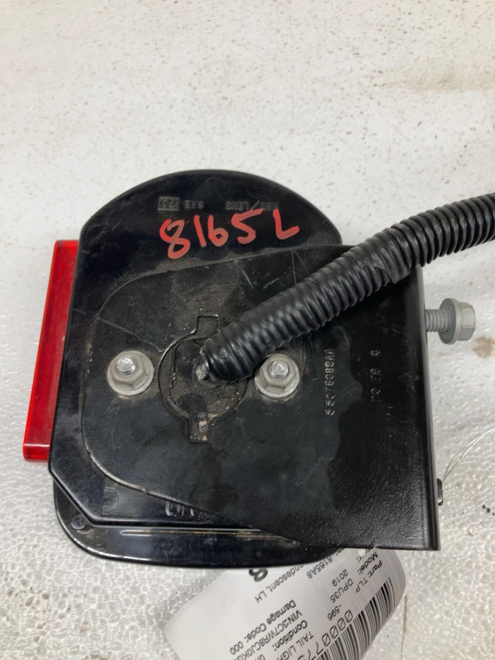 19 DODGE PICKUP 3500 Tail Light Chassis Cab Incandescent Driver left - Imagem 3 de 3