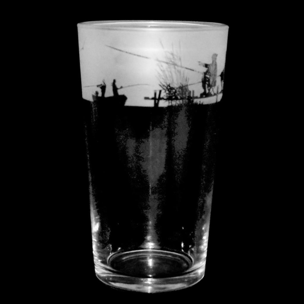 Beer Pint Glass Hand Etched Decorative Drinking Sport Fathers Day Gift Fishing