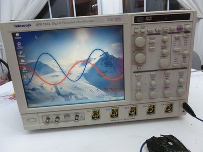 Tektronix DPO7254 Digital Phosphor Oscilloscope 2.5GHz, 40Gs/s ***PARTS ONLY***