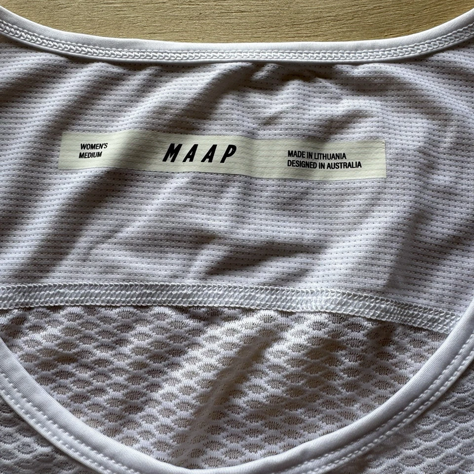 Camiseta sin mangas MAAP Emblem Team capa base ligera blanca mediana M para mujer NUEVA Foto 4 de 4