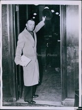 1936 Photo Leo Kieran Leaves Office For Round-The-World Flight Journalism 7X9