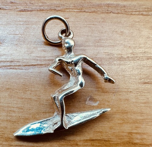 Vintage 14K Yellow Gold Surfer Beach Charm Pendant 1.6 Grams of Gold - Picture 9 of 9