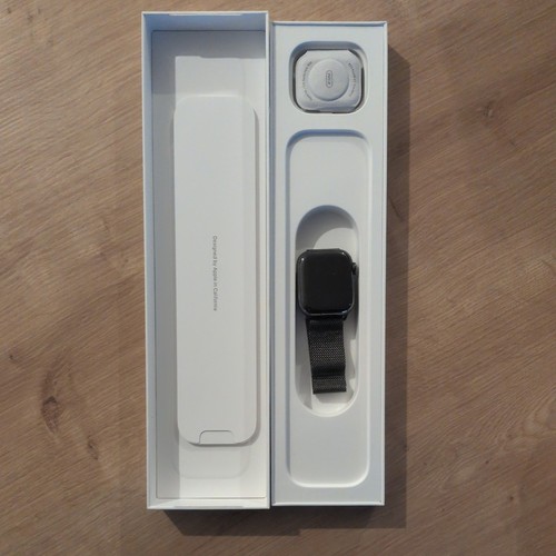 Apple Watch Series 8 41mm Stainless Steel Akku Kap. 85%